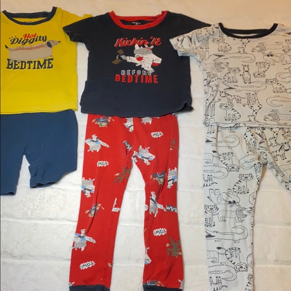 Carters Boys 5T pajamas